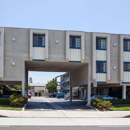 Days Inn By Wyndham Orange Anaheim Exterior foto