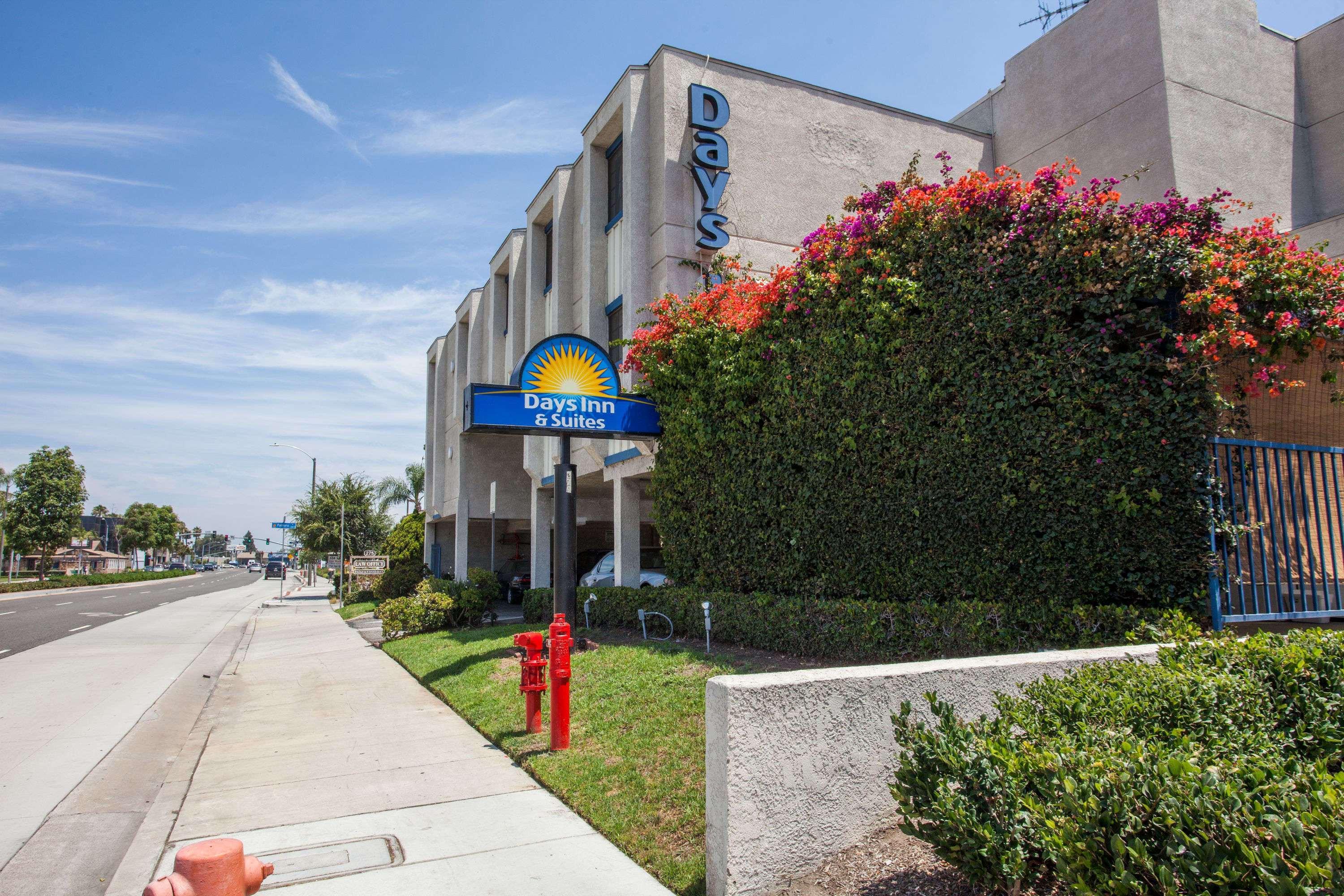 Days Inn By Wyndham Orange Anaheim Exterior foto